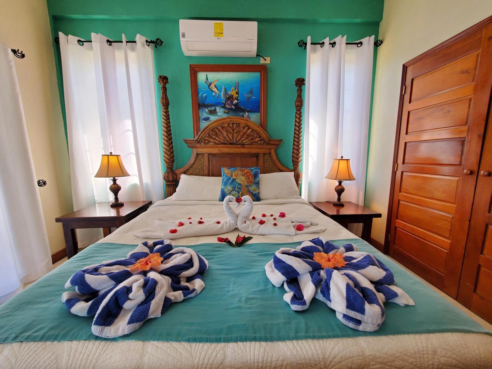Blue Parrot Beach House And Villas Hopkins Exterior foto