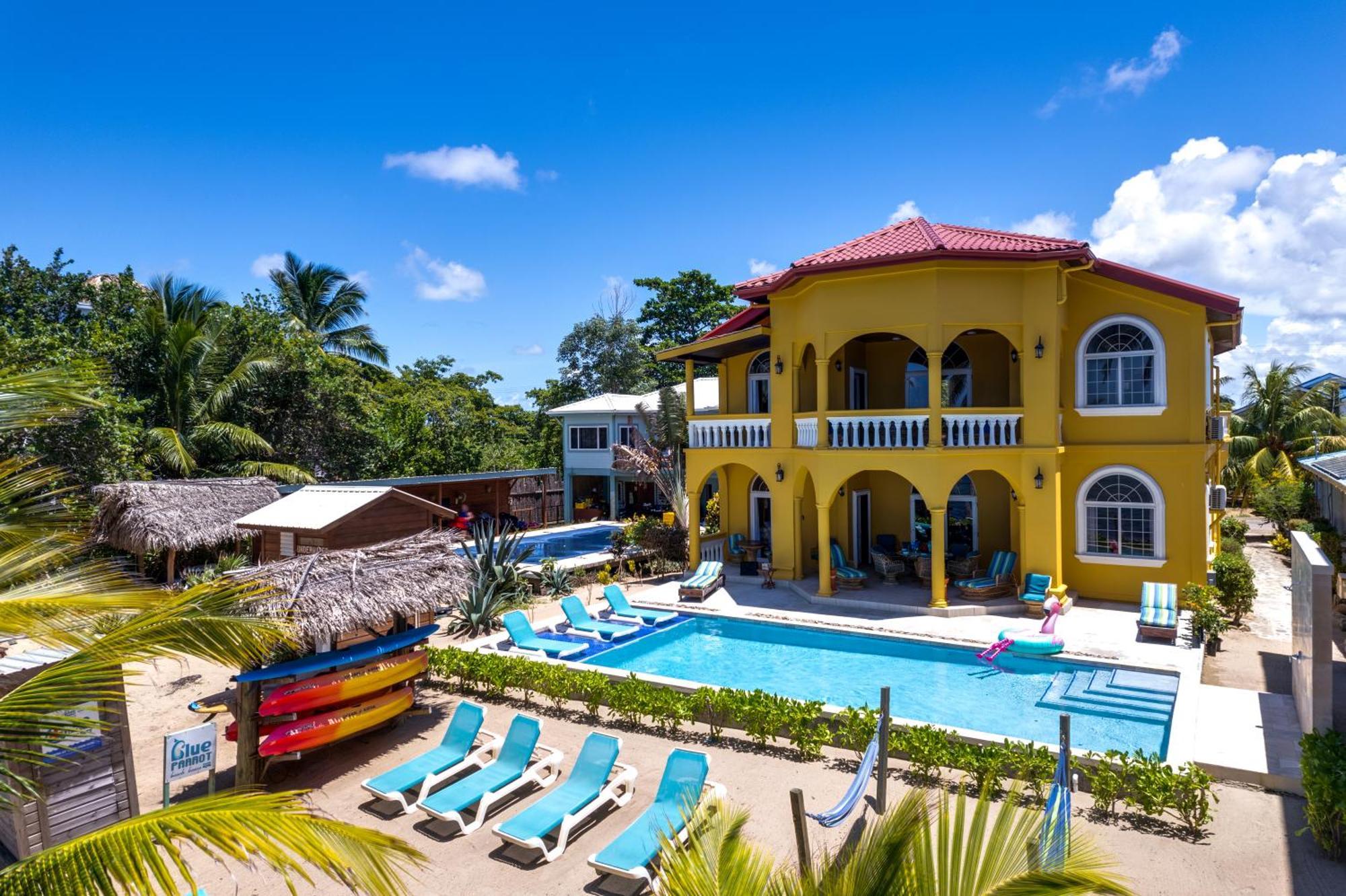 Blue Parrot Beach House And Villas Hopkins Exterior foto